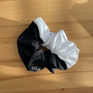 ALO OVERSIZED SCRUNCHIE